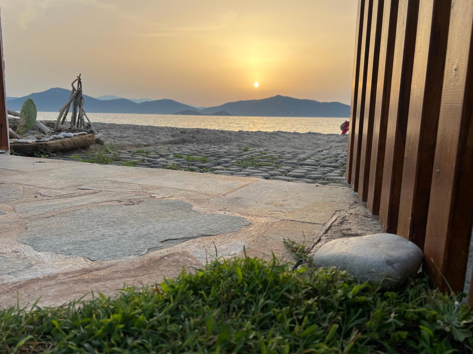 Pampas Seafront villa, 6 bedrooms, North Evvoia Kanatádhika Extérieur photo